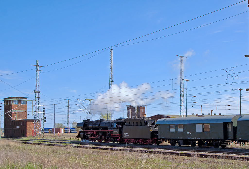 Die 03 2155-4 auf dem Bf Pasewalk, zum 150. Jahr der Strecke Pasewalk-Stettin. - 05.05.2013