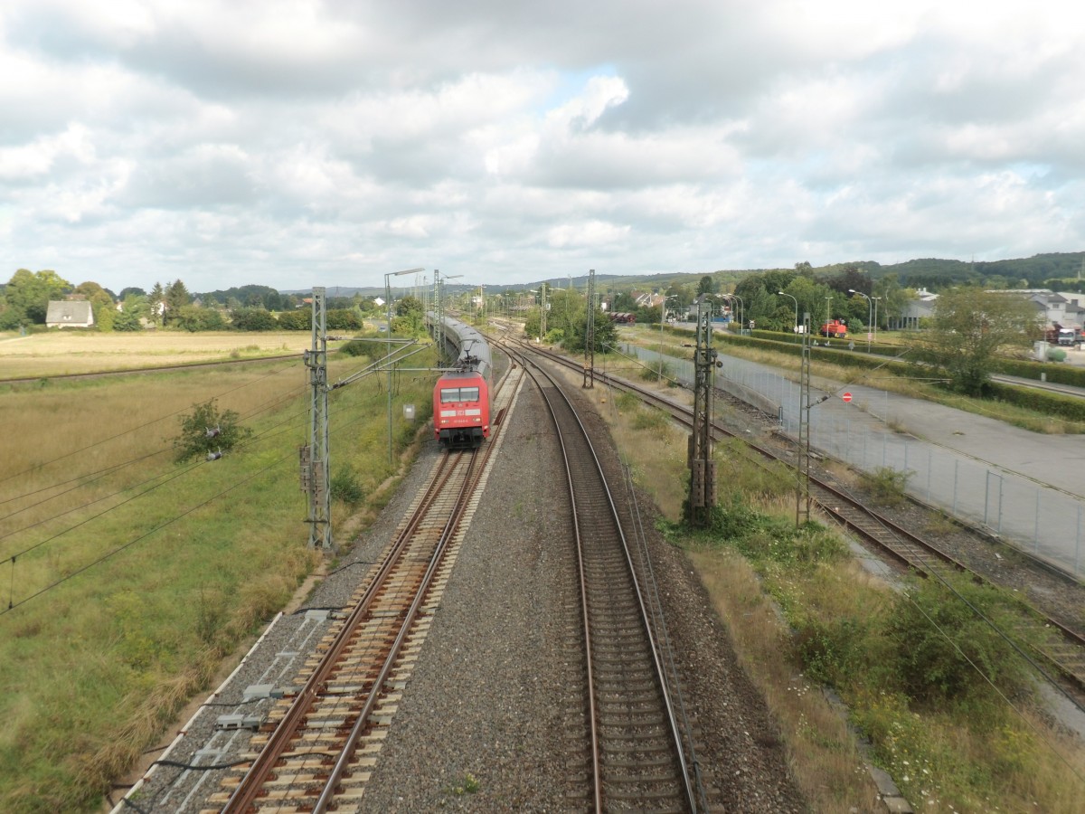 Die 101 040 mit IC 2023 nach Frankfurt (Main) Hbf kurz hinter Lengerich (Westf) Bf. Nächster planmäßige Halt dieses Zuges war Münster (Westf) Hbf. Aufgenommen am 11 August 2014