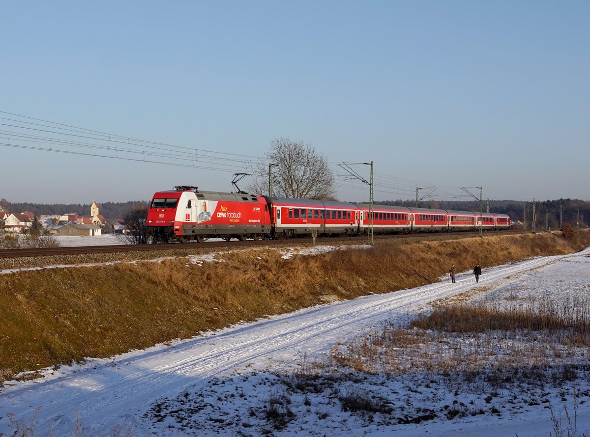 Die 101 076 bei einem RE nach Nürnberg am 20.01.2017 unterwegs bei Dörfl.