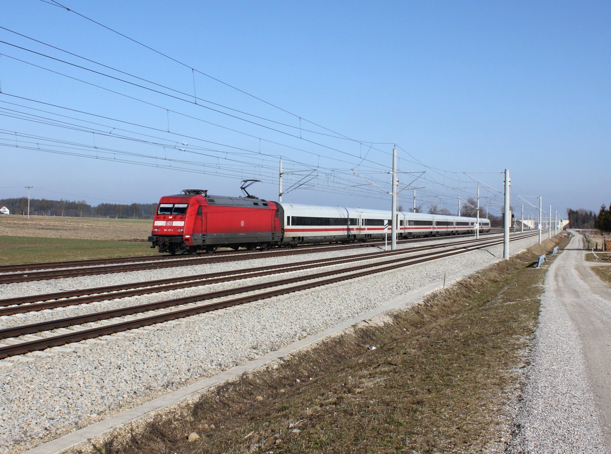 Die 101 131  mit dem EX Metropoliten als ICE nach Berlin am 15.03.2012 unterwegs bei Hattenhofen.