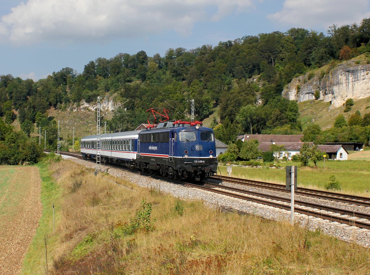Die 110 469 mit einem Leerreisezug am 10.09.2016 unterwegs bei Hagenacker.