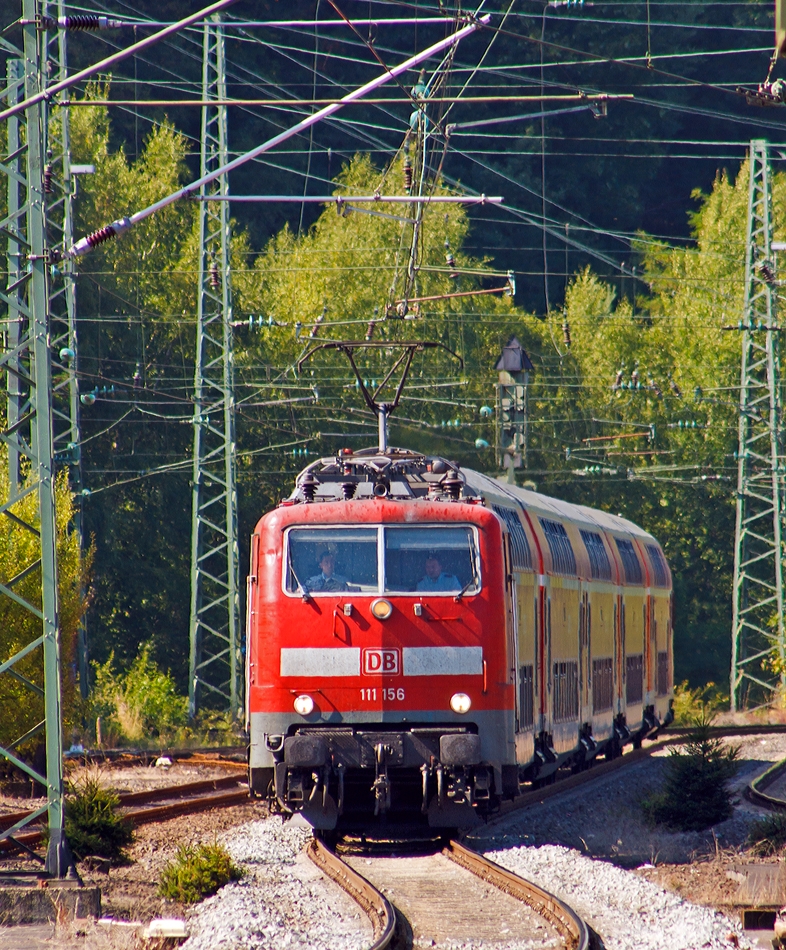 Die 111 156-6 mit dem RE 9 (Rhein-Sieg-Express) Aachen - Kln - Siegen, fhrt gleich (06.09.2013) in den Bahnhof Betzdorf (Sieg) ein.

Wrde hier einer oben mehr abschneiden, oder...? ;-)