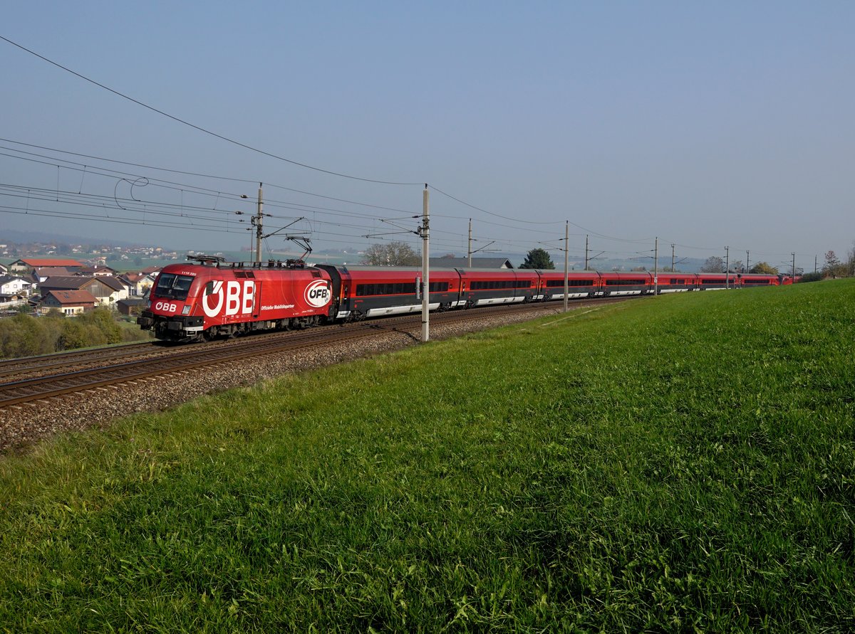 Die 1116 225mit einem RJ am 19.10.2018 unterwegs bei Pöndorf.
