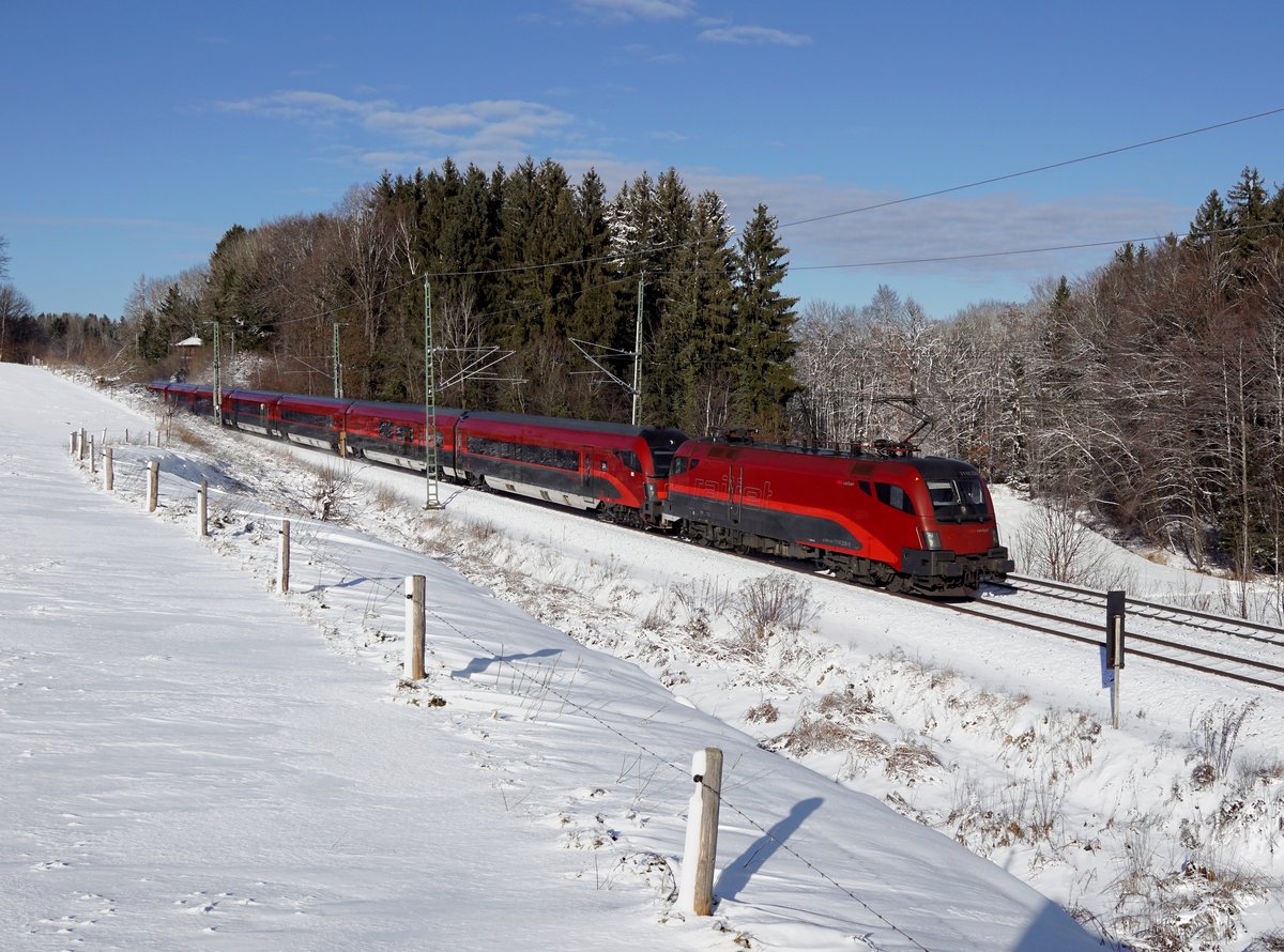 Die 1116 229 mit einem RJ nach Wien am 29.12.2017 unterwegs bei Rückstetten.