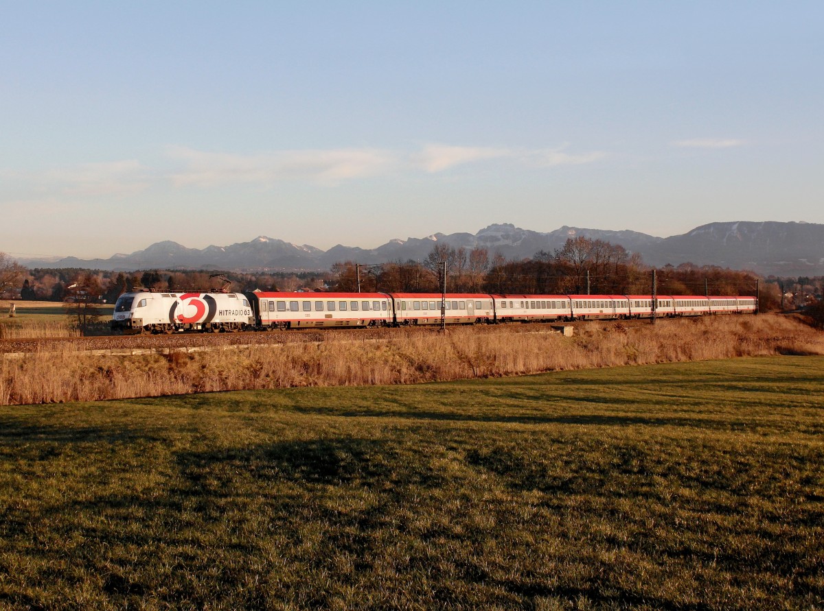 Die 1116 264 mit einem Brenner EC am 23.12.2013 unterwegs bei Großkarolinenfeld.