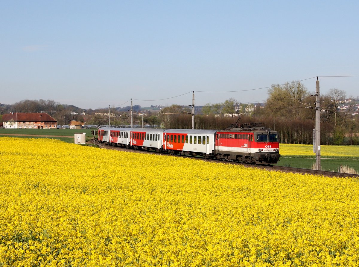 Die 1142 611 mit einem REX nach Linz am 16.04.2016 unterwegs bei Rohr im Kremstal.