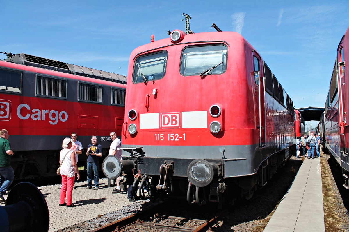 Die 115 152-1 vom Verein Baureihe E10 e.V. stand am 14.06.2015 auf dem Gelände vom DB Museum in Koblenz Lützel.