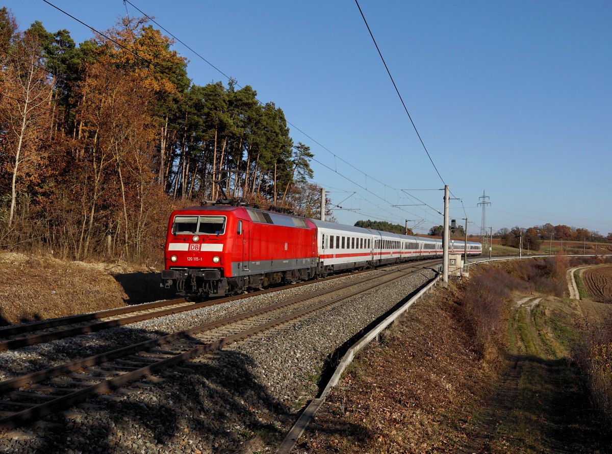 Die 120 115 mit einem IC nach Karlsruhe am 17.11.2018 unterwegs bei Alberndorf.