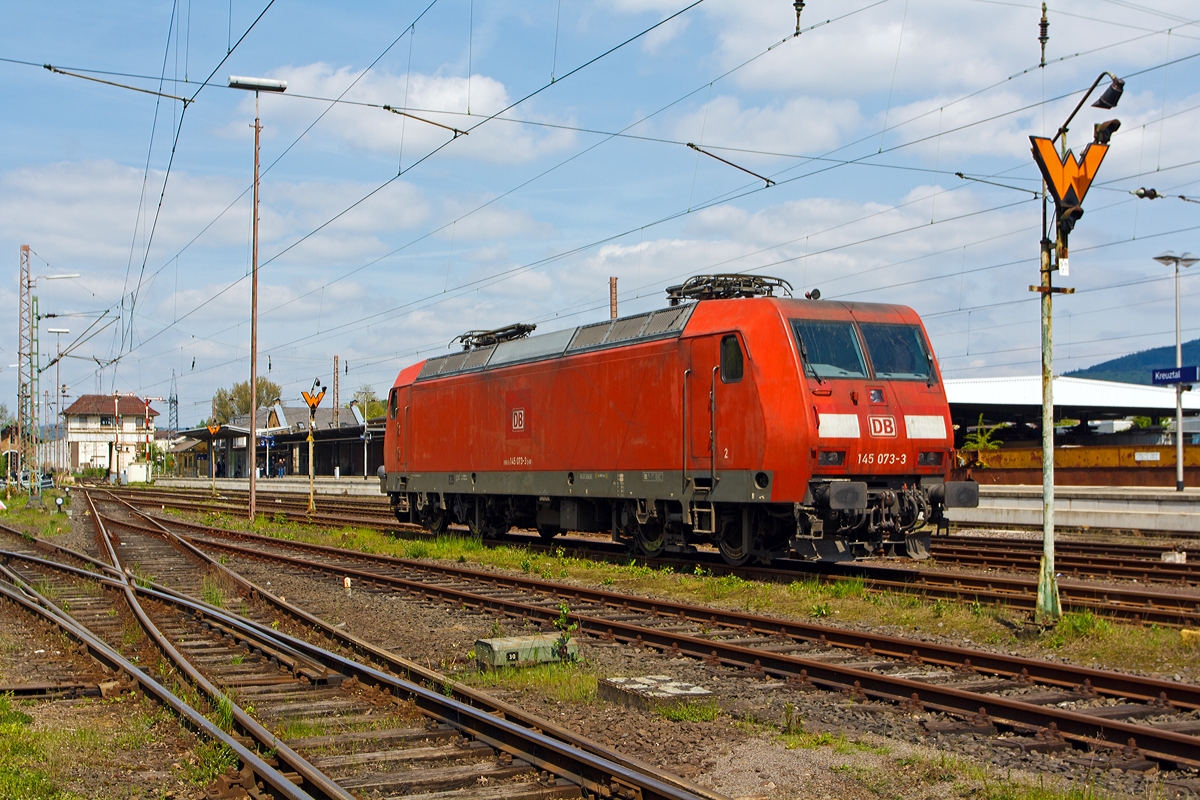 
Die 145 073-3 der DB Schenker Rail Deutschland AG ist am 04.05.2014 in Kreuztal abgestellt. 
Die TRAXX F140 AC wurde 2000 bei Adtranz in Kassel (heute Bombardier) unter der Fabriknummer 33817 gebaut und an die DB Cargo geliefert. 

Sie hat die NVR-Nummer 91 80 6145 073-3 D-DB und die EBA-Nummer EBA 95T14A 073