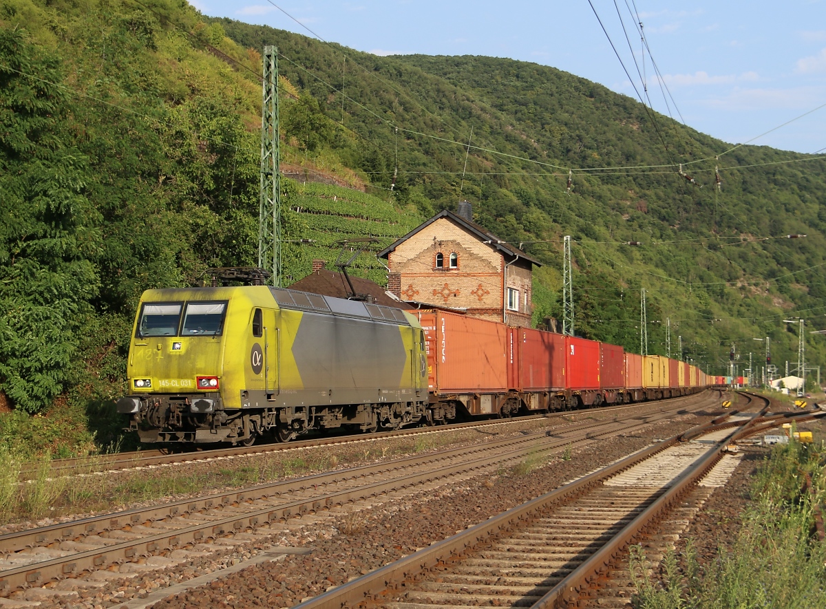 Die 145-CL 031 (145 103-8) von Alpha Trains für Crossrail kann der Tf nach belieben selbst beschriften ;) Am 17.07.2015 war sie mit einem Containerzug in Richtung Koblenz unterwegs. Aufgenommen in Kaub am Rhein.