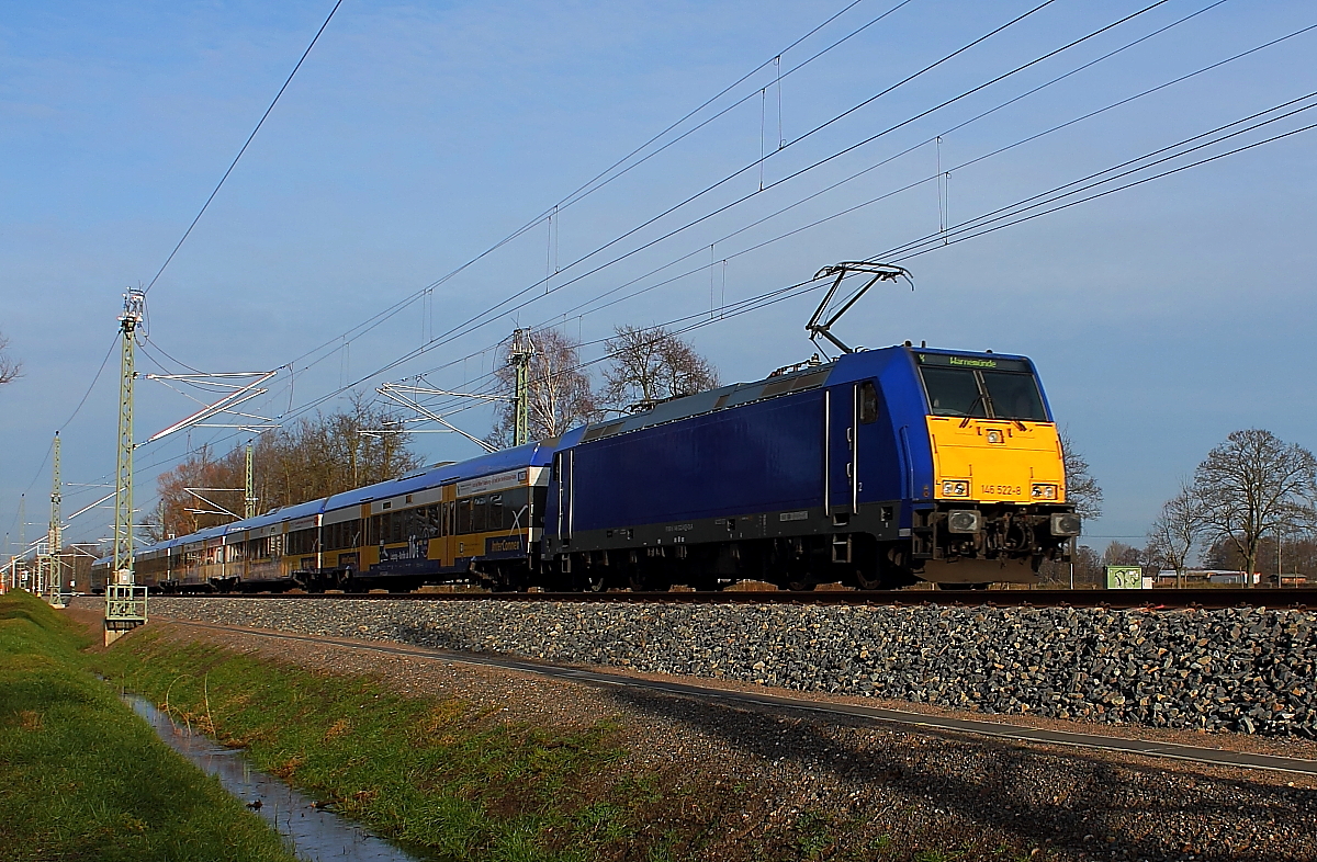 Die 146 522-8 schiebt den InterConnex X 68903 von Leipzig Hbf nach Warnemünde. 
Hier bei der Durchfahrt in Nassenheide am 18.01.2014.