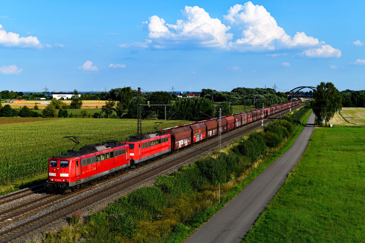 Die 151 061 und 045 brachten am 13. Juli 2018 den GM
62870 von München Johanneskirchen nach Oberhausen West. Bei Nordheim konnte ich konnte ich diese den schweren Sechsachsern verbliebene Stammleistung fotografieren. 