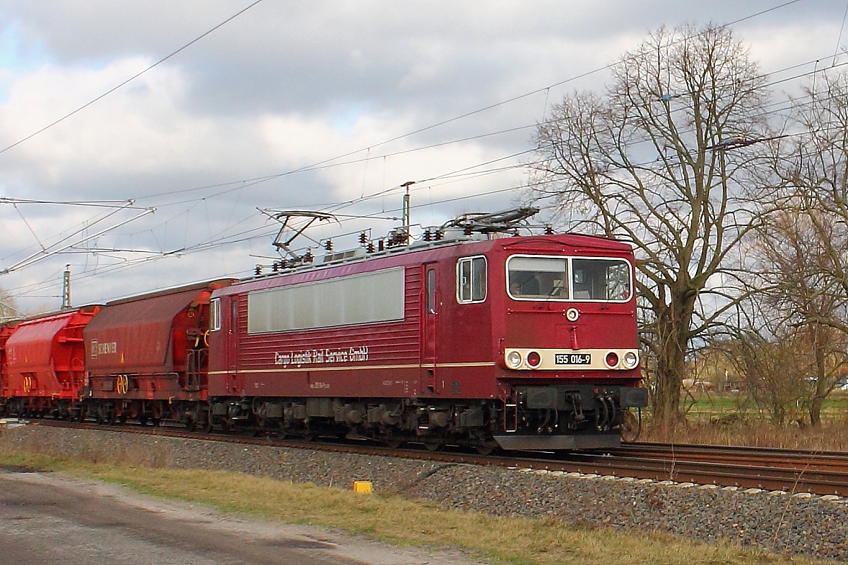 Die 155 016-9 der Cargo Logistik Rail Service GmbH am 01.02.2018 in Nassenheide.