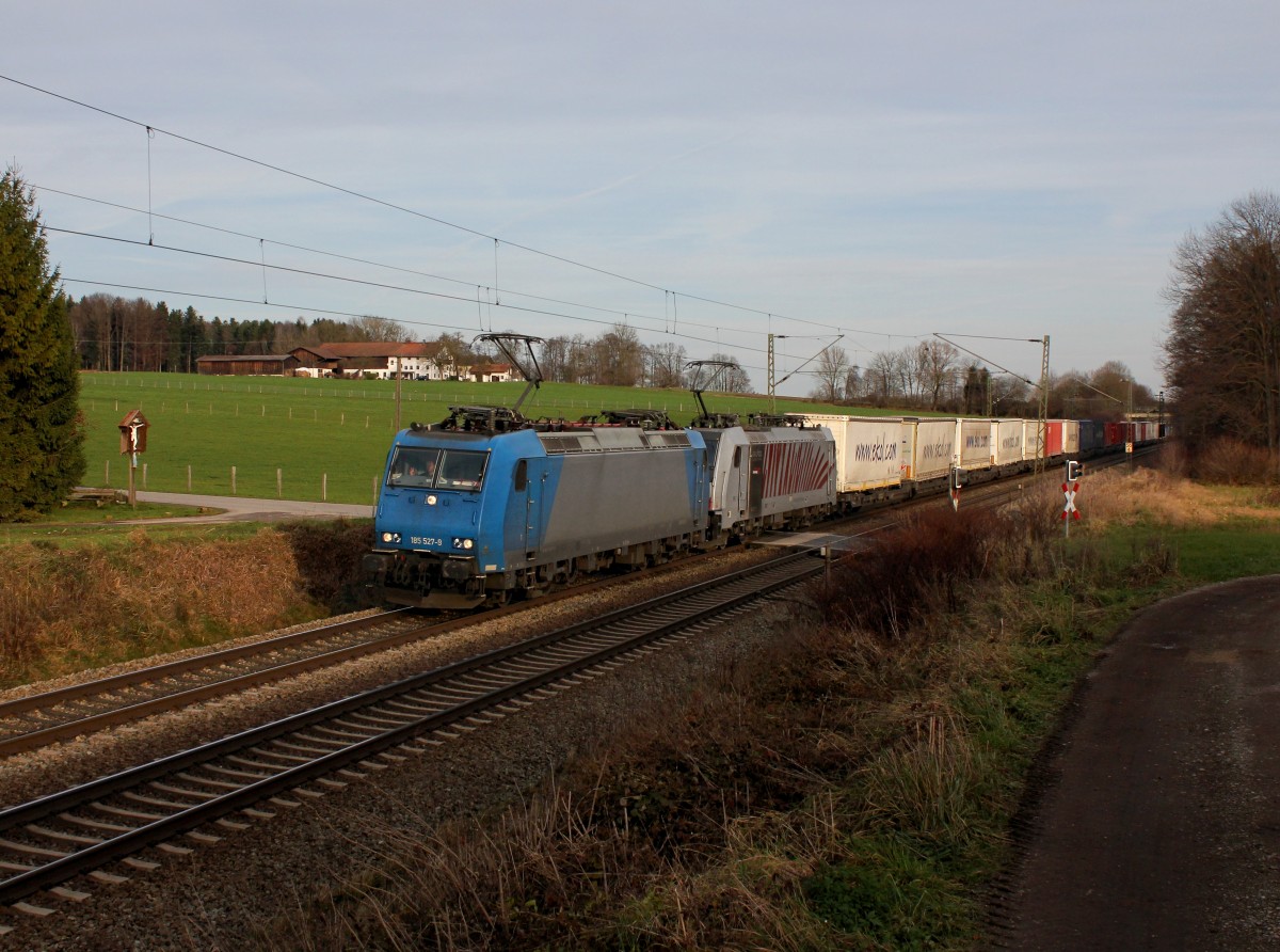 Die 185 527 und die 186 282 mit einem KLV-Zug am 13.12.2014 unterwegs bei Vogl.