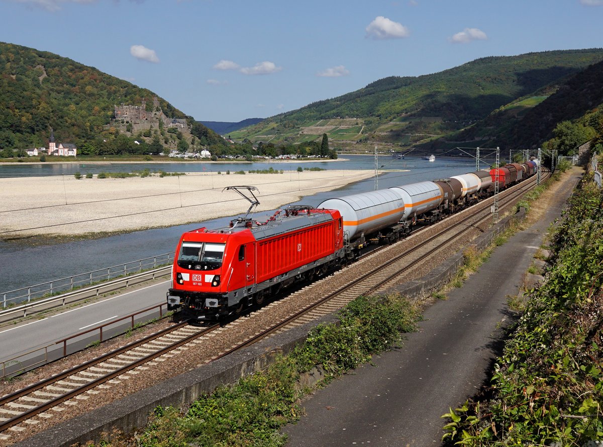 Die 187 160 mit einem Güterzug am 01.09.2018 unterwegs bei Assmannshausen.