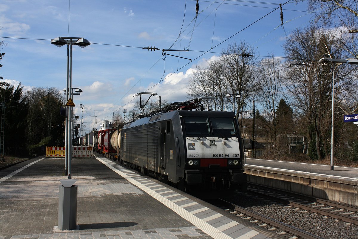 Die 189 207 (ES 64 F4 207) der MRCE mit einem Güterzug durch Bonn Bad-Godesberg in richtung Koblenz.

Bad-Godesberg
31.03.2018