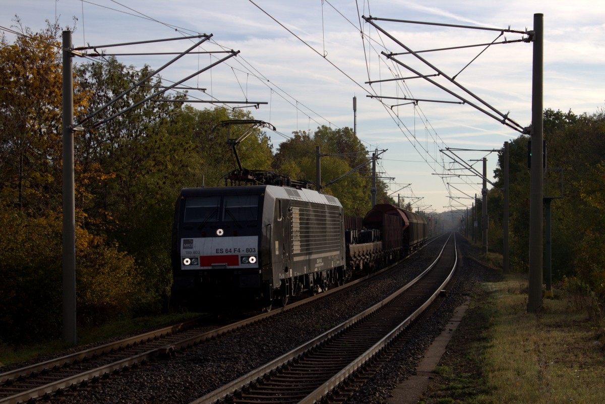 Die 189 803 MRCE mir kurzem gemischten Güterzug auf der Strecke zwischen Weimar und Erfurt. Aufgenommen am 24.10.2015