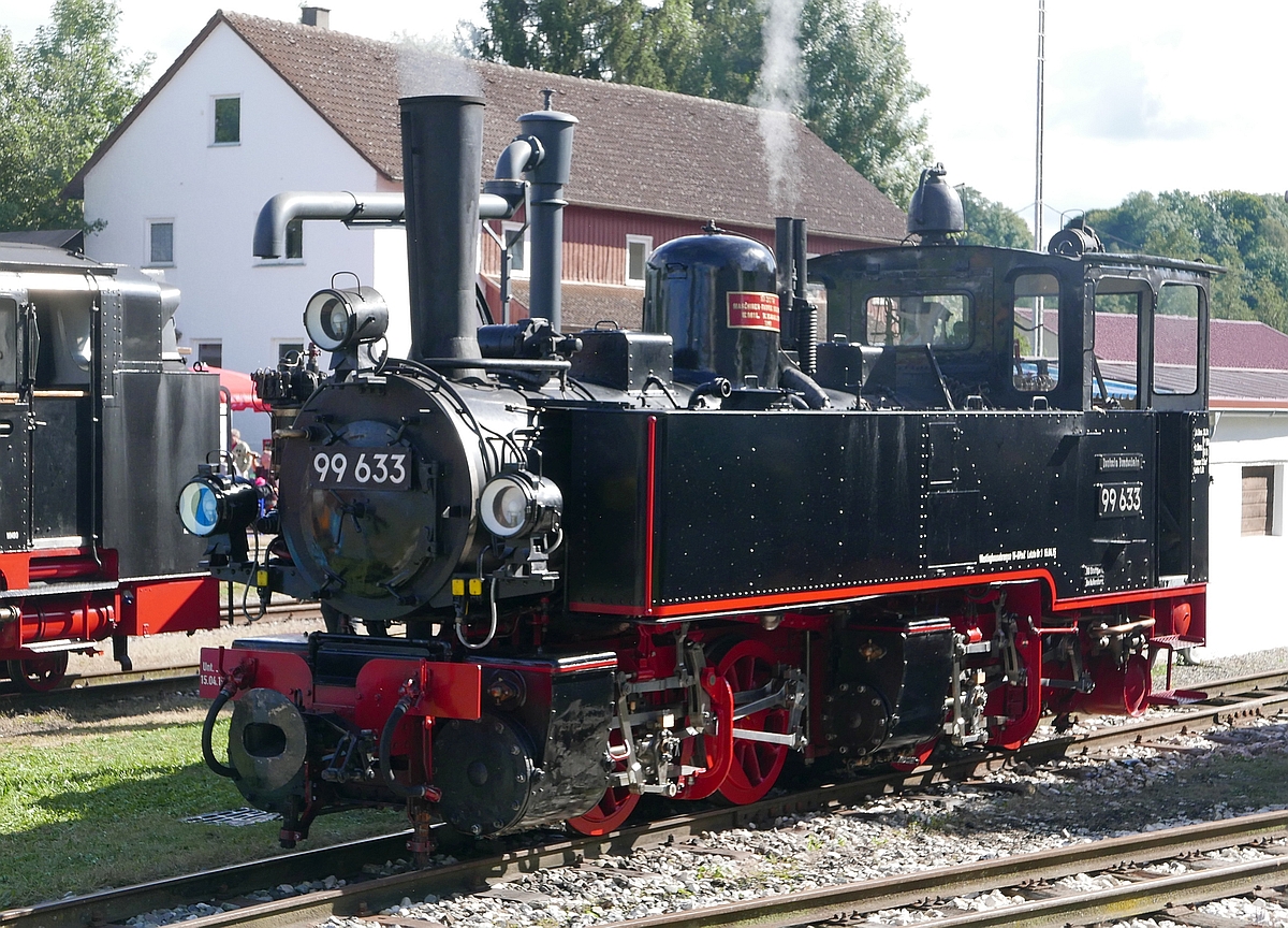 Die 1899 von der Maschinenfabrik Esslingen gebaute 99 633 beim Bahnhofsfest der Öchsle Museumsschmalspurbahn am 10.09.2017 in Ochsenhausen.