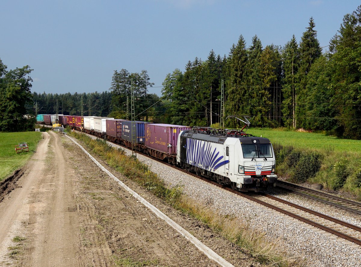 Die 193 771 mit einem KLV-Zug am 23.09.2017 unterwegs bei Teisendorf.