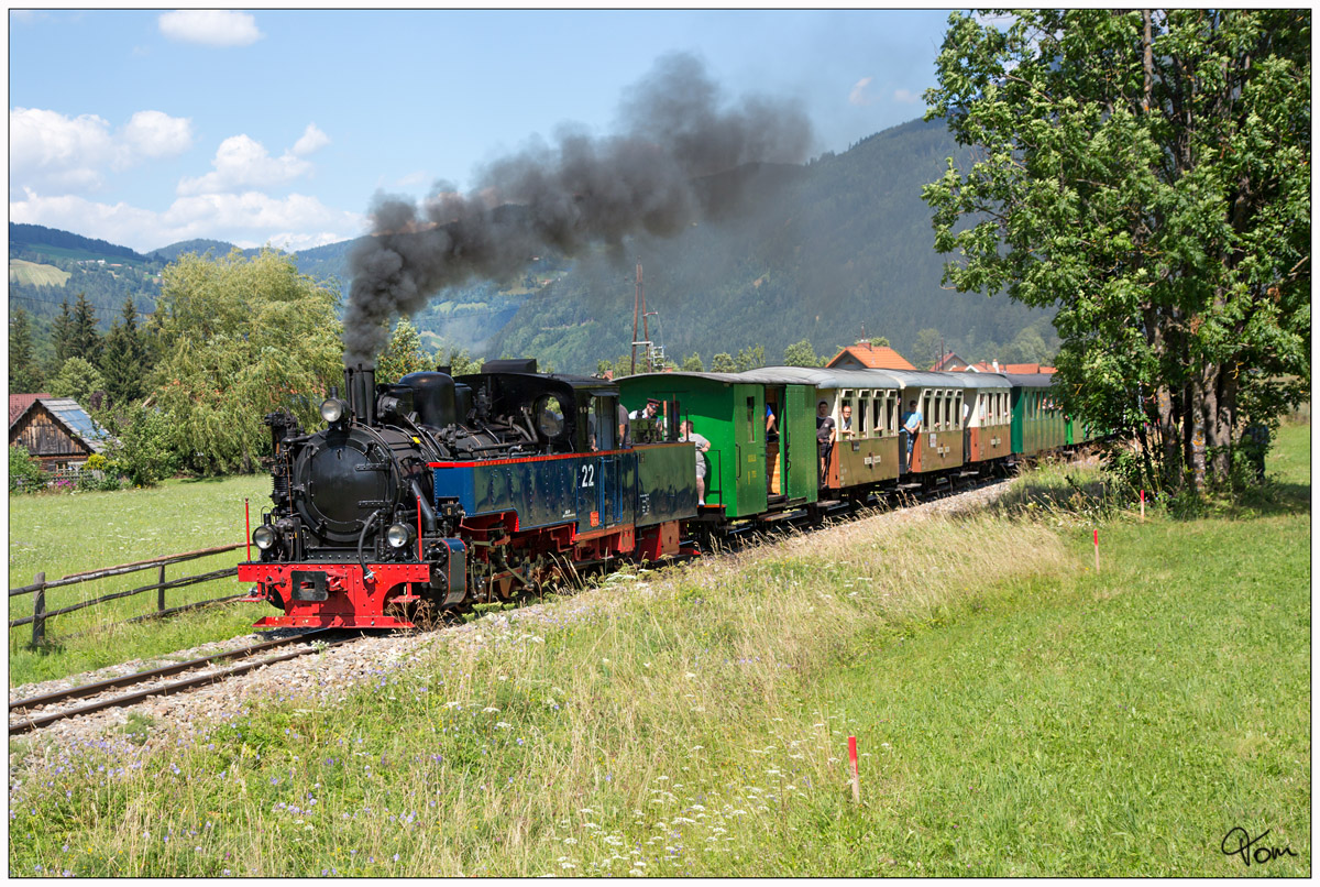 Die 1939 bei Borsig in Berlin gebaute Heeresfeldbahnlokomotive HF 210E, SKGLB 22  Aquarius C  fährt mit einem Sonderzug auf der Murtal bzw. Taurachbahn von Murau nach Mauterndorf. Stadl an der Mur 19.07.2018