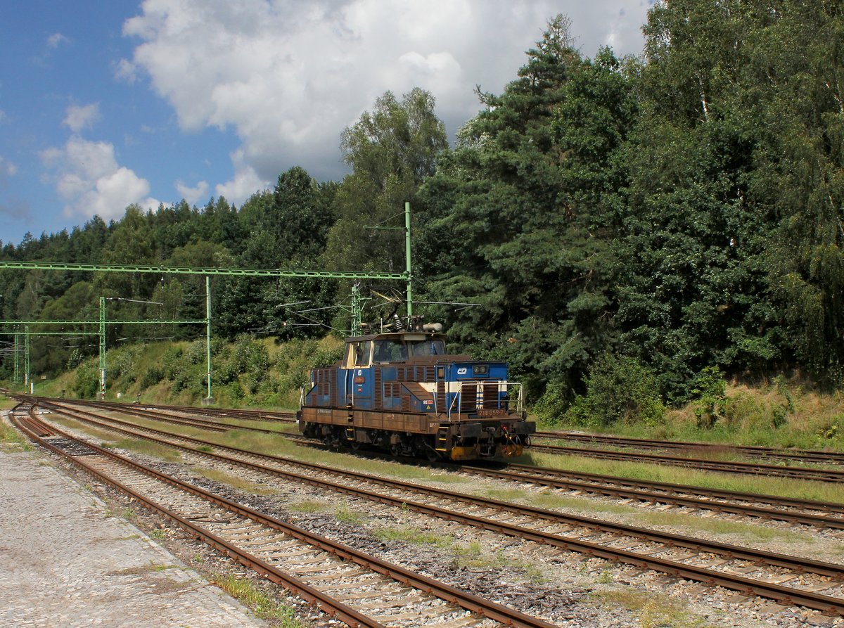 Die 210 059 bei einer Rangierfahrt am 14.08.2016  in Vyšší Brod.