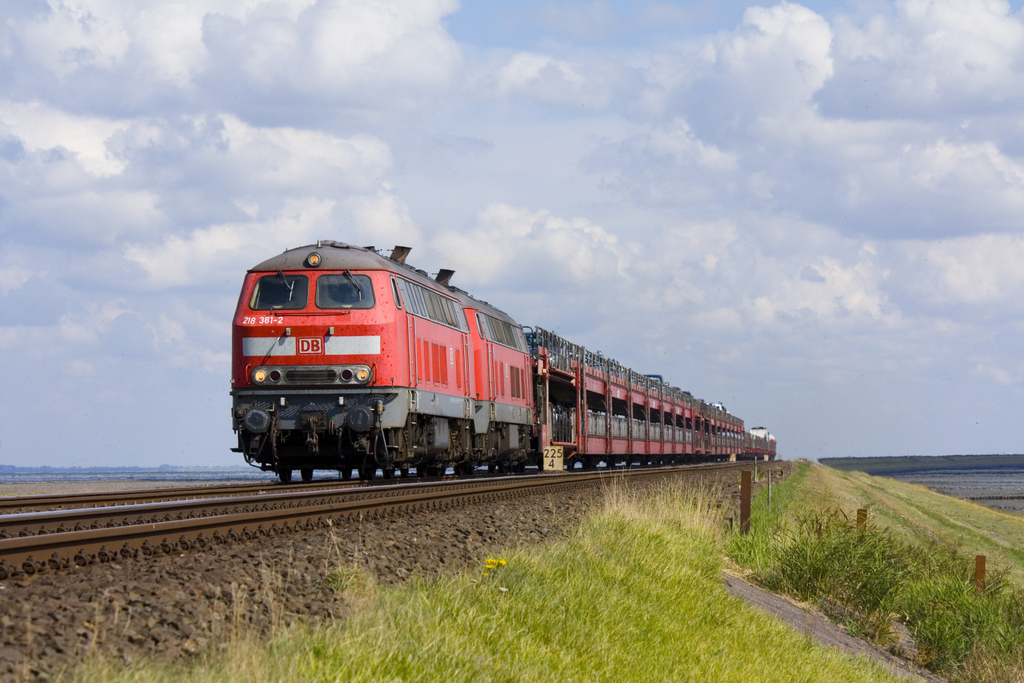 Die 218 381 am 27.08.2013 auf dem Hindenburgdamm.