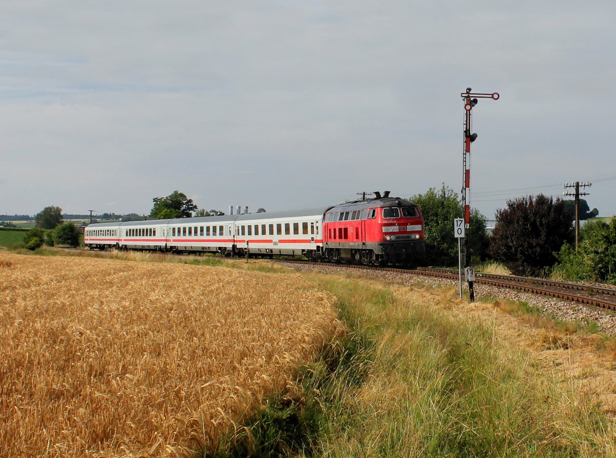 Die 218 426 mit dem IC Rottalerland am 28.06.2014 unterwegs bei Fürstenzell.