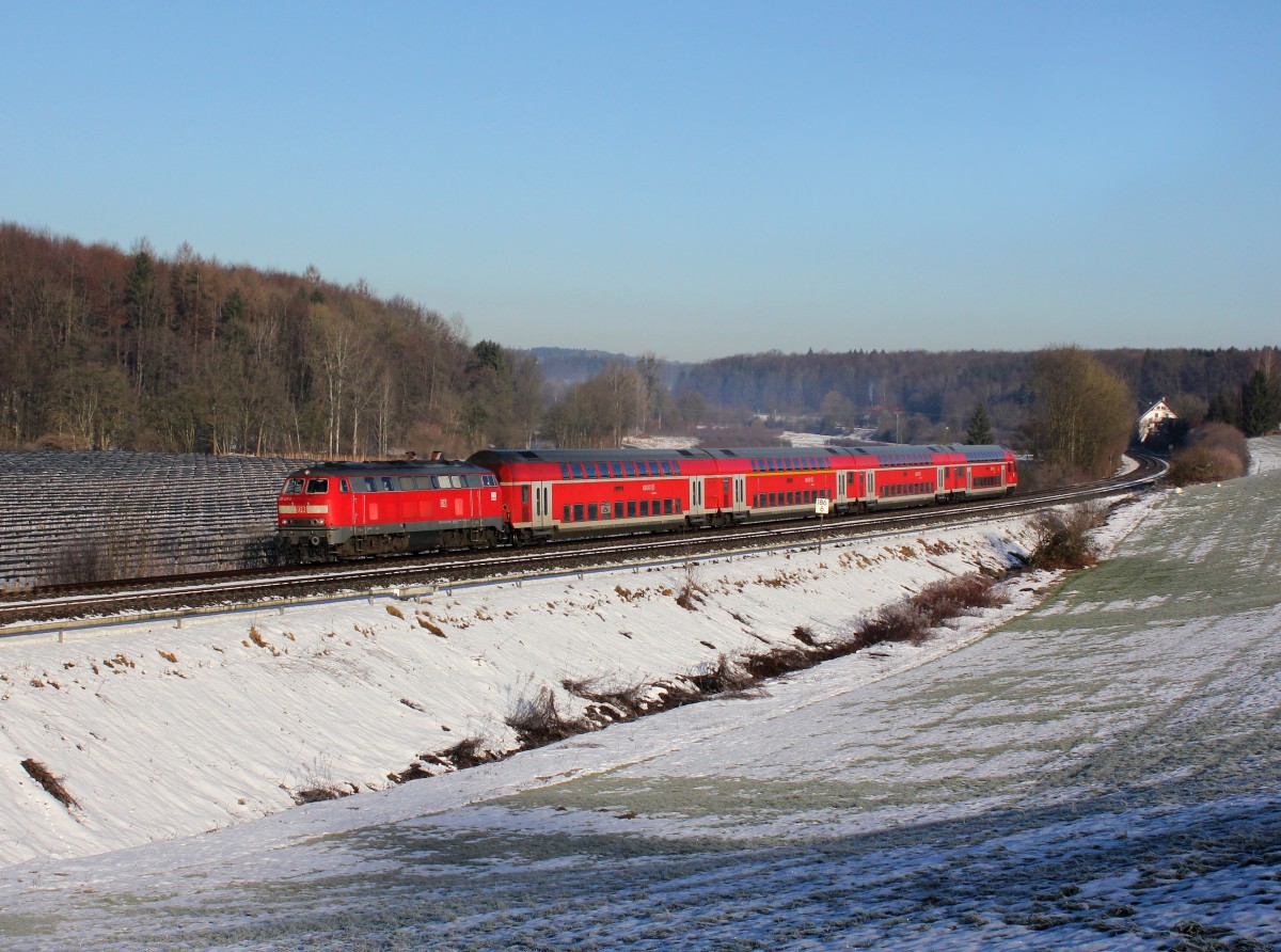 Die 218 431 mit einem IRE nach Lindau am 05.01.2015 unterwegs bei Meckenbeuren.