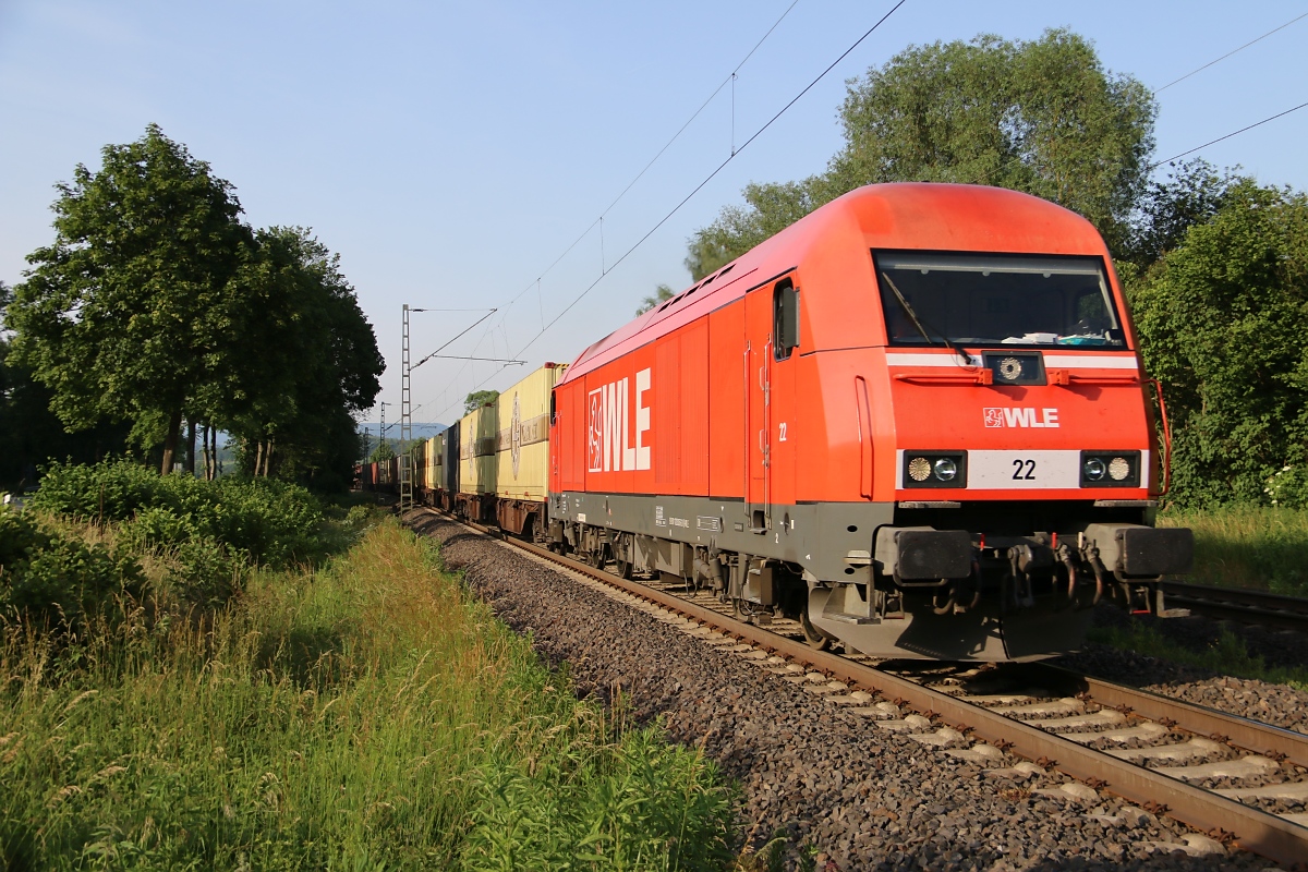 Die 223 056-3 (WLE 22) kam am 09.06.2014 mit dem Warsteiner-Zug in Richtung Süden durch Wehretal-Reichensachsen.