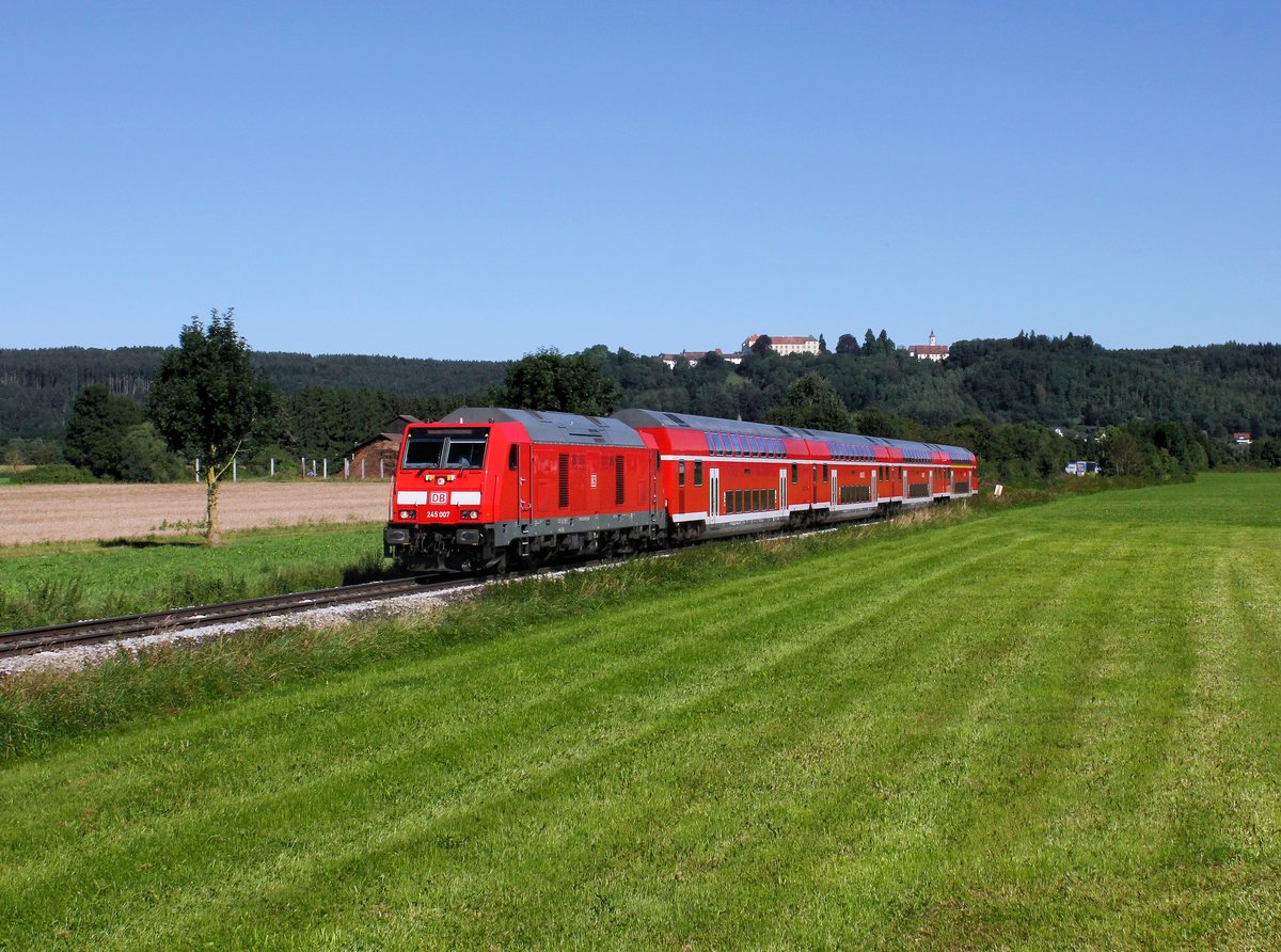Die 245 007 mit einem Umgeleiteten RE nach Lindau am 13.08.2016 unterwegs bei Mailand.