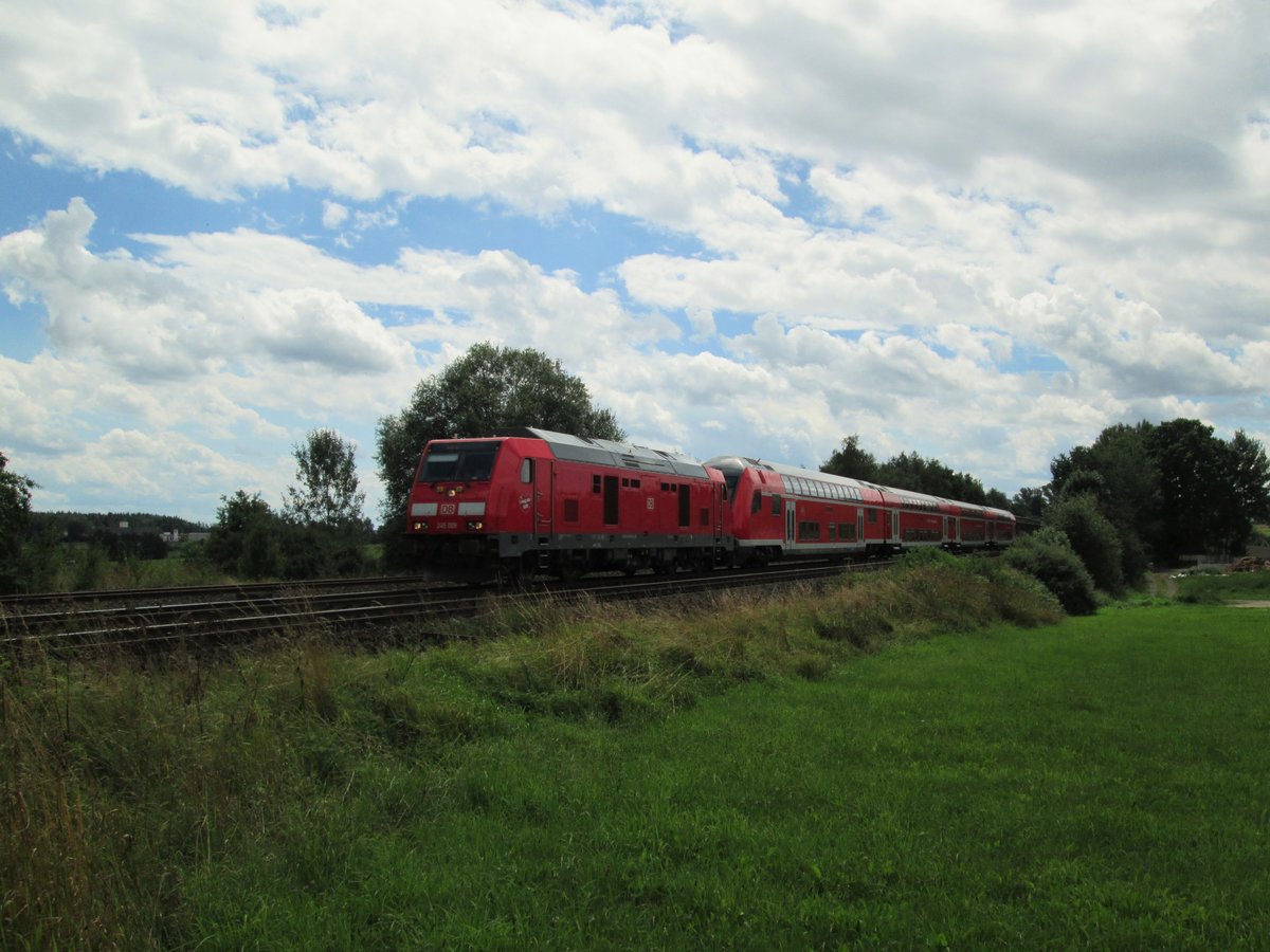 Die 245 009 fuhr am 30.07.2016 nach Maktredwitz für die BR Radeltour.