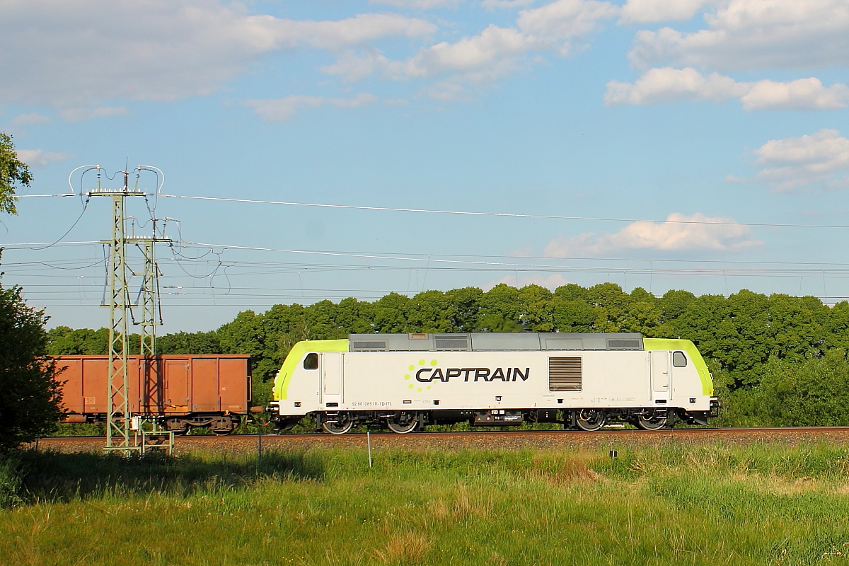 Die 285 111-1 der Captrain (92 80 1285 111-1 D-ITL)  fährt am 22.05.2018 durch Nassenheide.