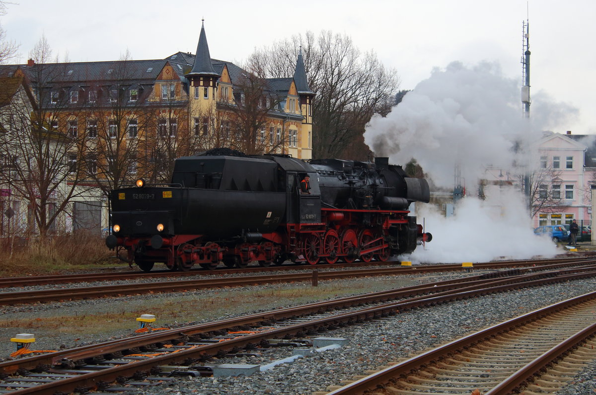 Die 52 8079 beim Umsetzen in Schwarzenberg. Aufgenommen am 16.12.2017