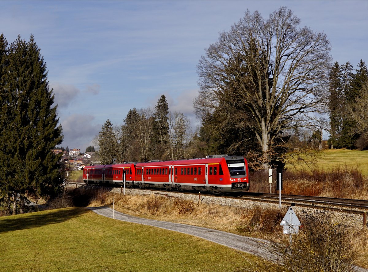 Die 612 118 und der 612 004 als RE nach Wangen am 27.12.2016 unterwegs bei Martinszell.
