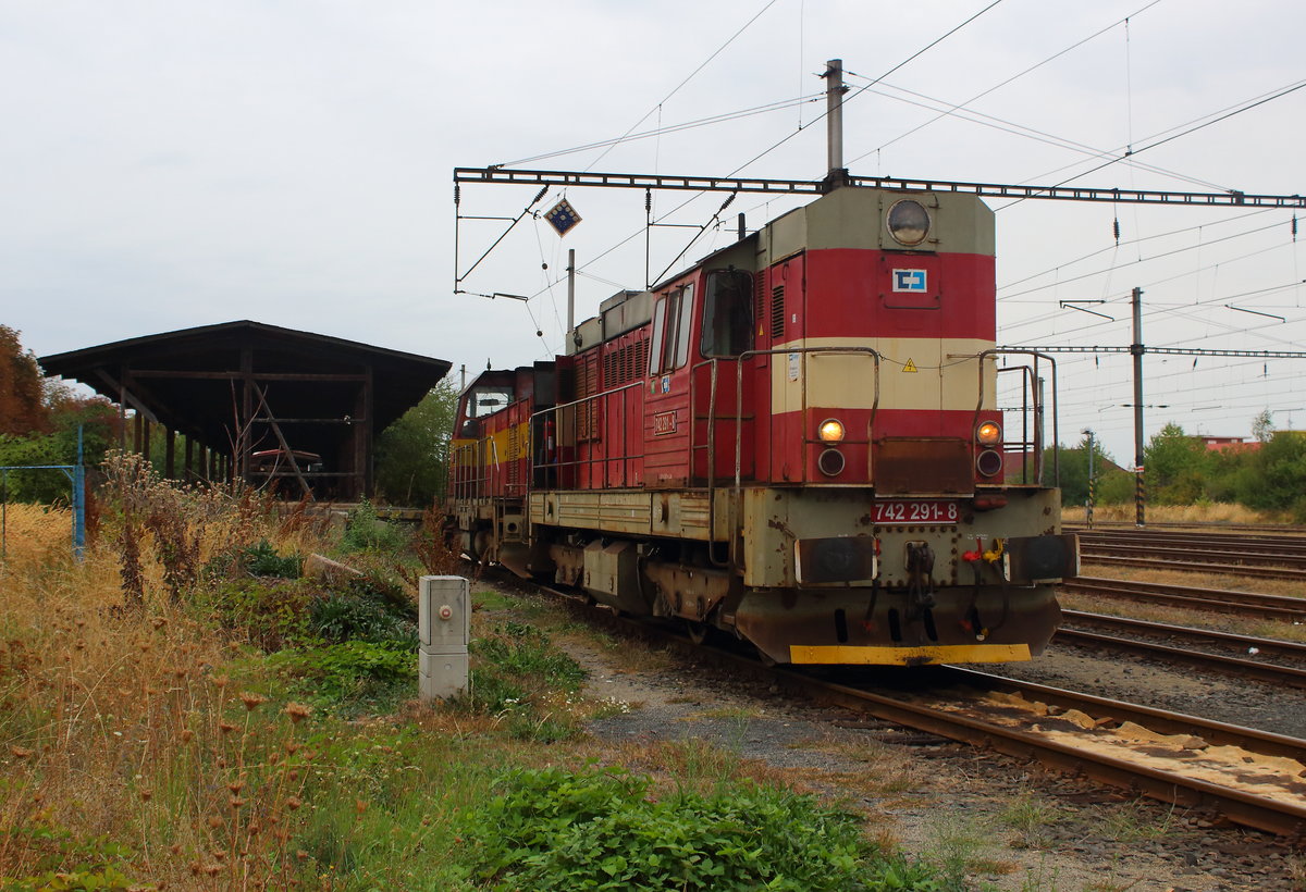 Die 742 219 macht sich bereit für den Einsatz. Aufgenommen am 31.08.2018 in Chomutov am Güterbahnhof an der alten Laderampe.