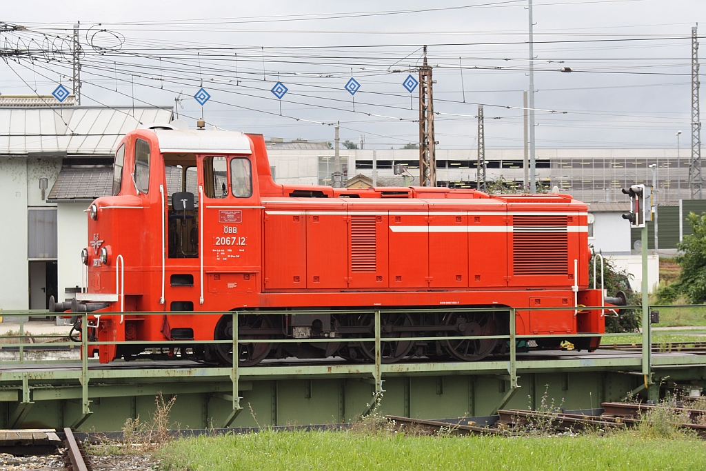Die als 2067.12 angeschriebene DINO 92 81 2067 420-7 (ex Schleppbahn Liesing LDH 420) am 21.August 2016 in Amstetten.