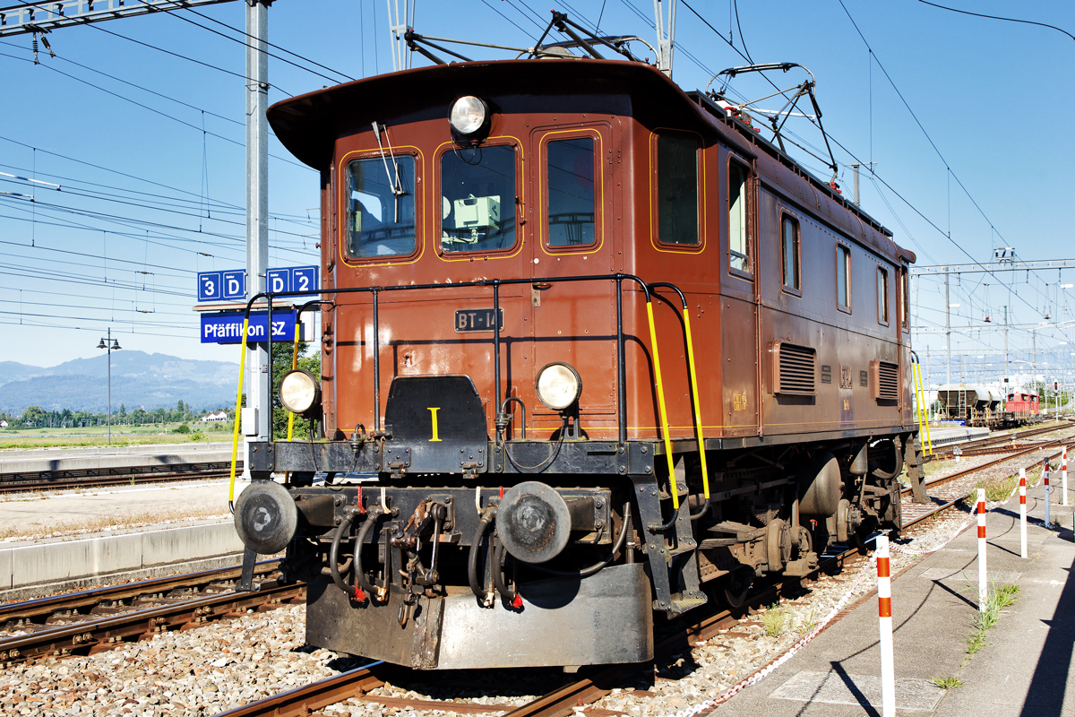 Die Be 4/4 Nr.14 der ehemaligen Bodensee Toggenburg Bahn im Bahnhof Pfäffikon SZ.Bild vom 29.8.2015