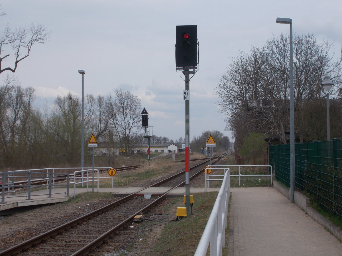 Die beiden Ausfahrsignale N1 und N2,Richtung Templin,von Zehdenick am 13.April 2018.