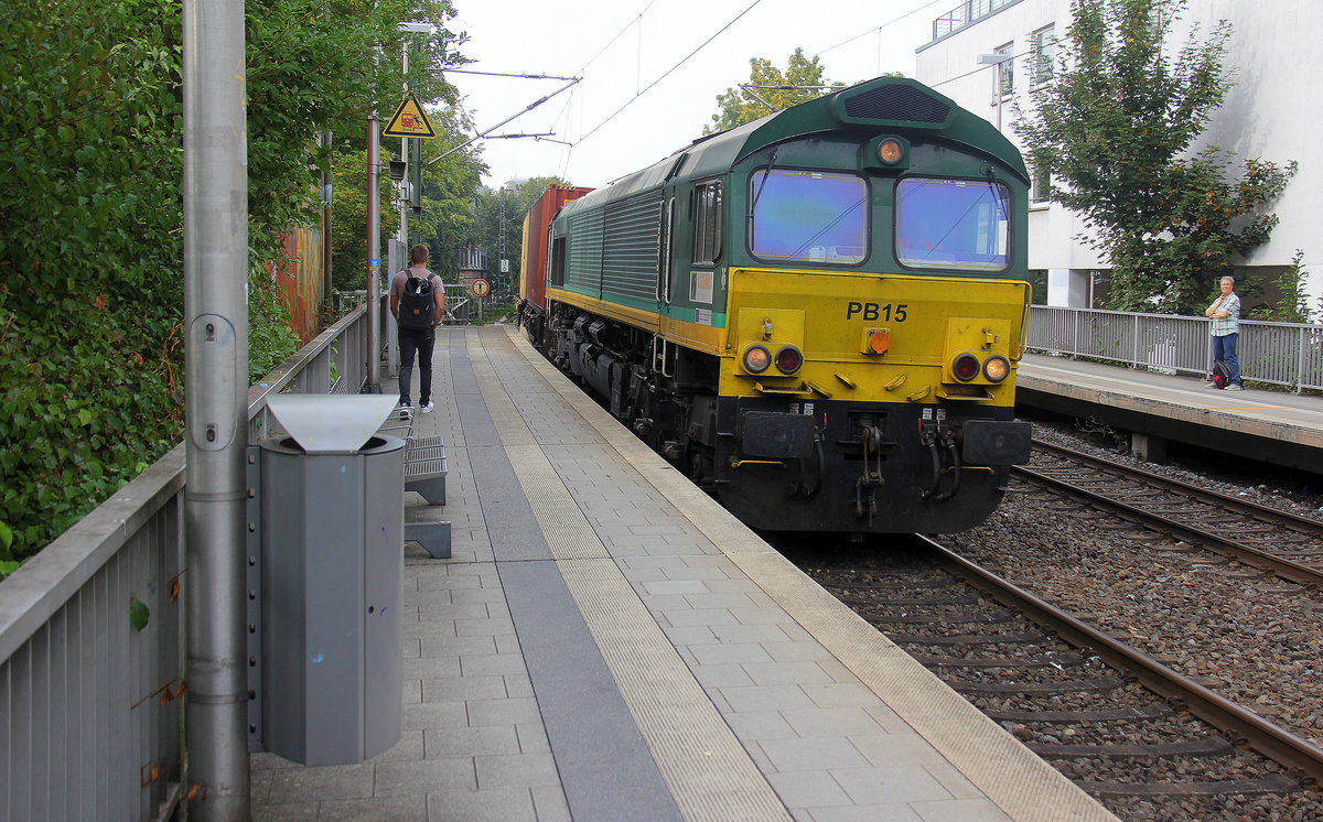 Die Class 66 PB15 von Crossrail  kommt aus Richtung Aachen-West mit einem langen MSC-Containerzug aus Antwerpen-Krommenhoek(B) nach Germersheim(D) und fährt durch Aachen-Schanz in Richtung Aachen-Hbf,Aachen-Rothe-Erde,Stolberg-Hbf(Rheinland)Eschweiler-Hbf,Langerwehe,Düren,Merzenich,Buir,Horrem,Kerpen-Köln-Ehrenfeld,Köln-West,Köln-Süd. Aufgenommen vom Bahnsteig von Aachen-Schanz.
Am Nachmittag vom 5.9.2018.