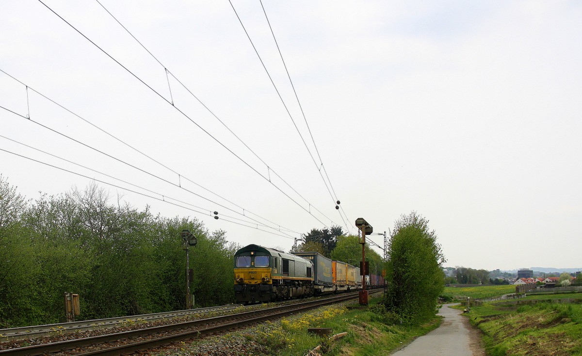 Die Class 66 PB20 von Railtraxx BVBA  kommt mit viel Dieselpower die Gemmenicher-Rampe hochgefahren aus Richtung Aachen-West in Richtung Montzen/Belgien mit einem langen KLV-Containerzug aus Frankfurt-Höchstadt am Main(D) nach Genk-Goederen(B).
Aufgenommen an der Montzenroute am Gemmenicher-Weg.
Bei Sonne und Wolken am 2.5.2015.