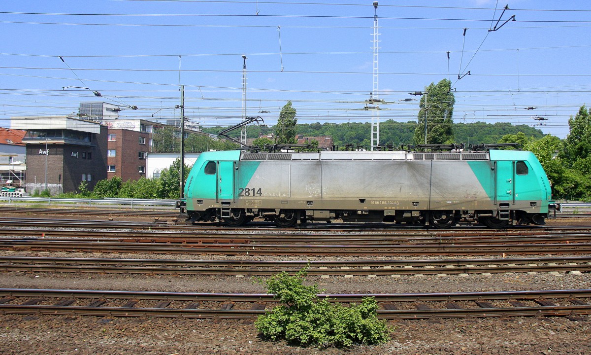 Die Cobra 2814 rangiert in Aachen-West.
Aufgenommen vom Bahnsteig in Aachen-West. 
Bei schöem Sonnenschein am Nachmittag vom 6.6.2015.