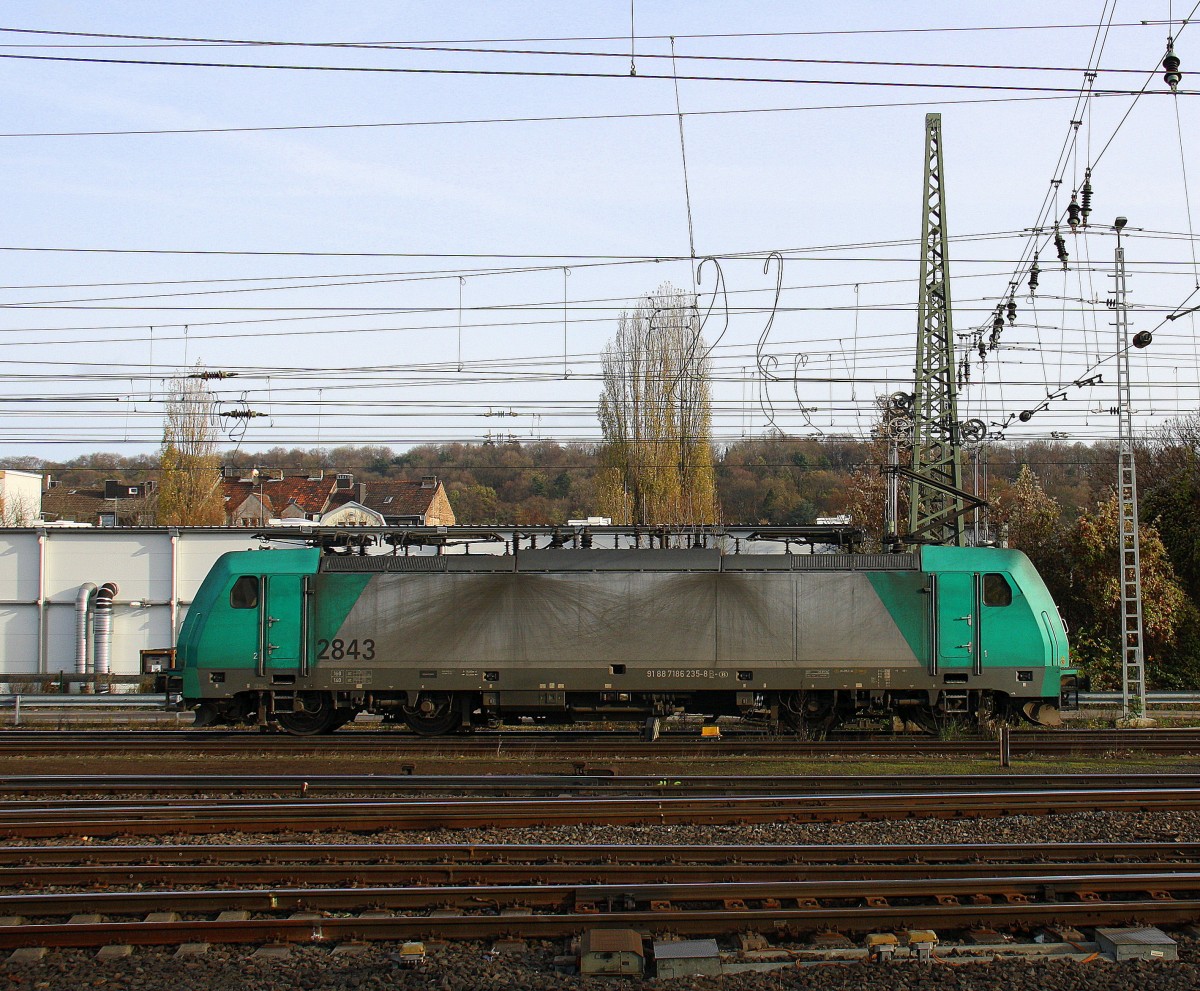 Die Cobra 2843 rangiert in Aachen-West. 
Aufgenommen vom Bahnsteig in Aachen-West. 
Bei schönem Herbstwetter am Morgen vom 14.11.2015.
