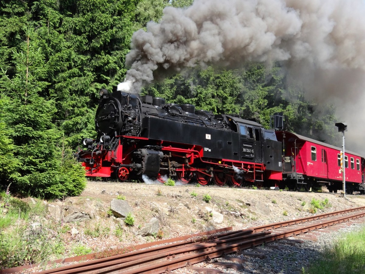 Die Dampflok 99 7241, abfahrt mit volldampf von Schieke im richtung Brocken. 17-06-2014