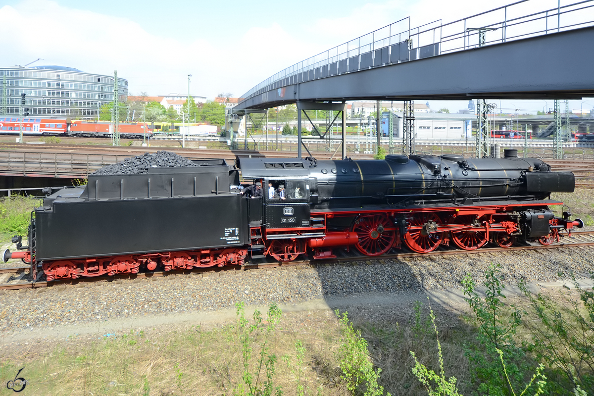 Die Dampflokomotive 01 150 im April 2014 in Dresden.