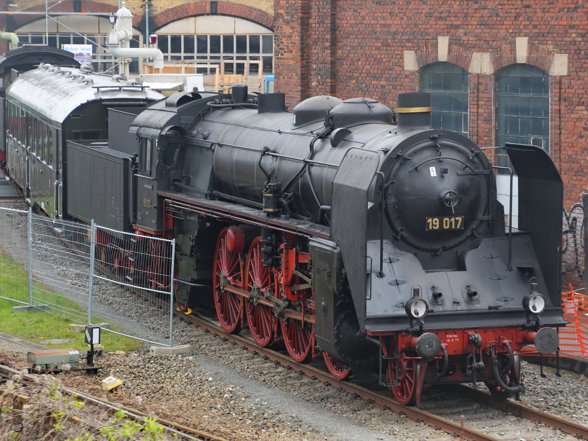 Die Dampflokomotive 19 017 im Eisenbahnmuseum Dresden-Altstadt. (April 2017)