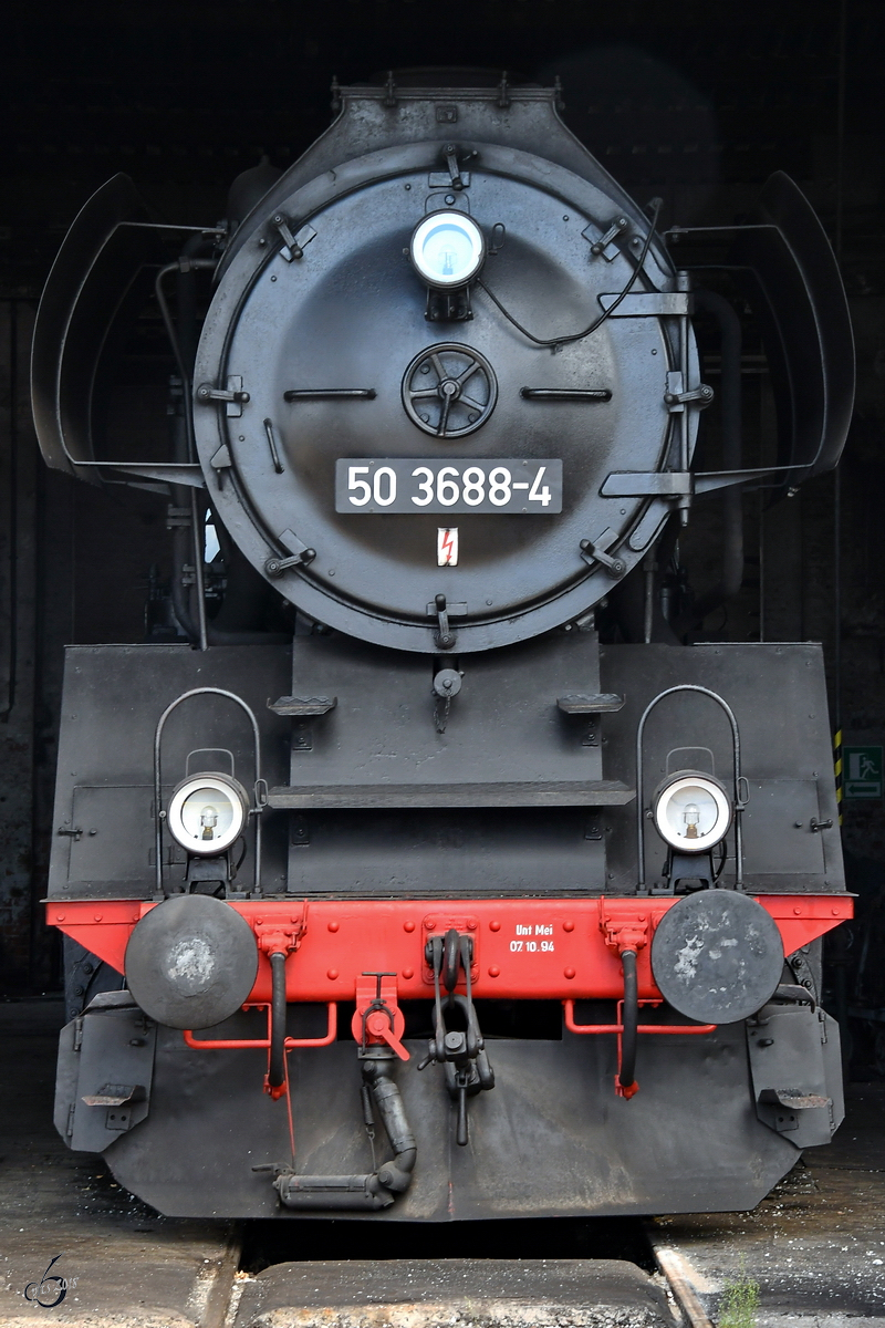 Die Dampflokomotive 50 3688-4 steht im Eisenbahnmuseum Arnstadt. (August 2018)