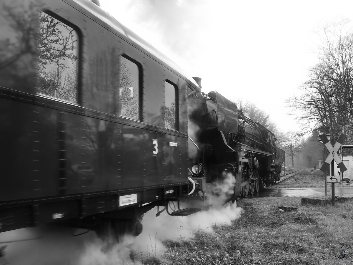 Die Dampflokomotive 52 6106 auf dem Rückweg nach Bochum. (Witten, April 2018)