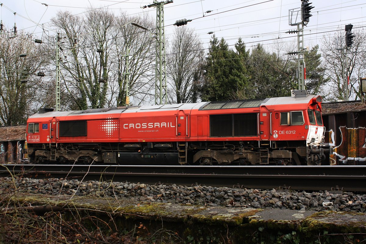 Die DE 6312 ( Class 66 ) von Crossrail hält in Aachen-West Wochenendruhe.
Foto von der Straße über ein Zaun gemacht.

16.03.2018
Aachen-West