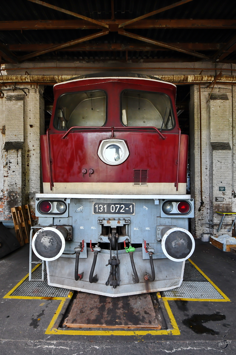 Die Diesellokomotive 131 072-1 Mitte August 2018 im Ringlokschuppen des Eisenbahnmuseums Arnstadt.
