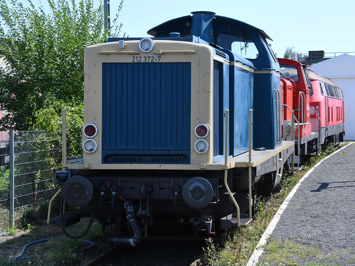 Die Diesellokomotive 212 372-7 im August 2018 im Eisenbahnmuseum Koblenz.